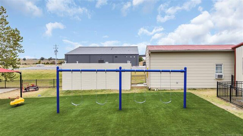 More Photos Of 4379 Highway 7 W, Sulphur Daycare Center For Sale