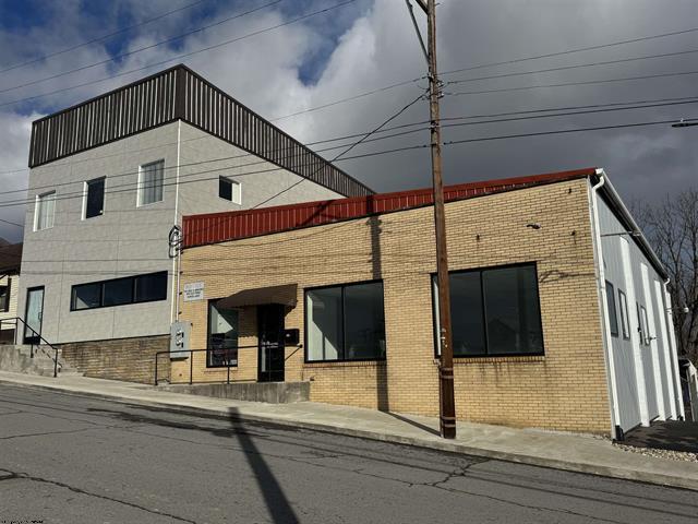 More Photos Of 205 10th St, Fairmont Light Manufacturing For Sale