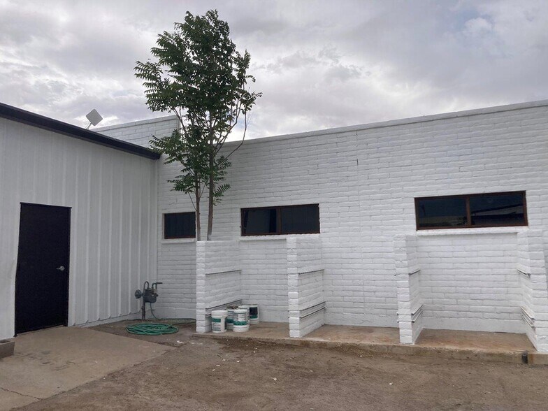 More Photos Of 2019 E 17th St, Tucson Warehouse For Lease