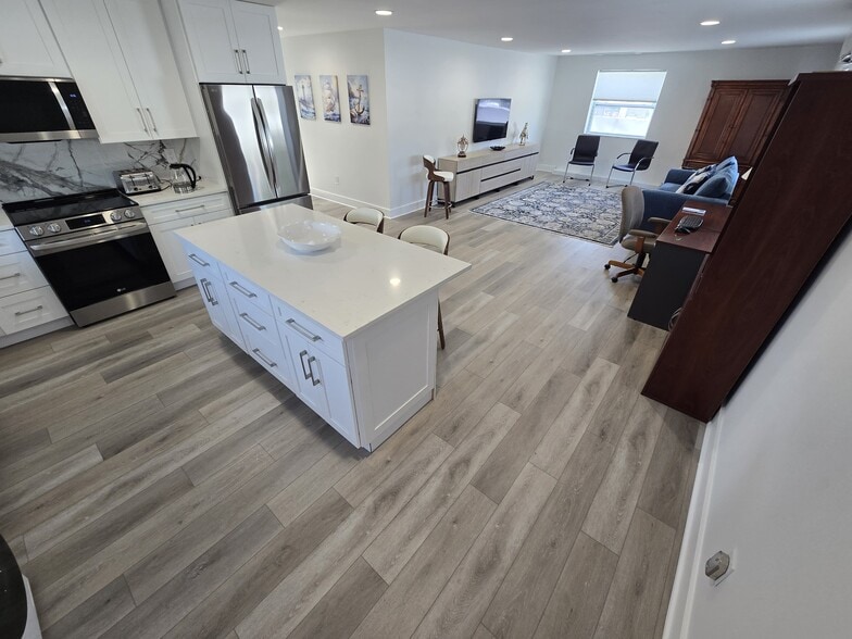 More Photos Of 1583 E Oakland Park Blvd, Oakland Park Freestanding For Sale