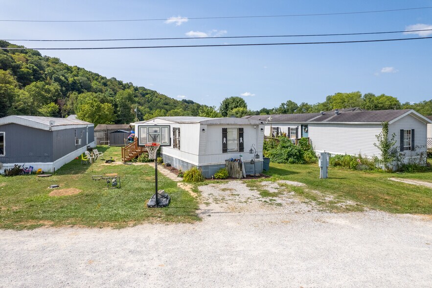 More Photos Of 30 Phillips Dr, Sistersville Manufactured Housing Mobile Home Park For Sale
