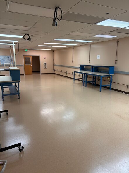 More Photos Of 215-219 Vineyard Ct, Morgan Hill Manufacturing For Sale