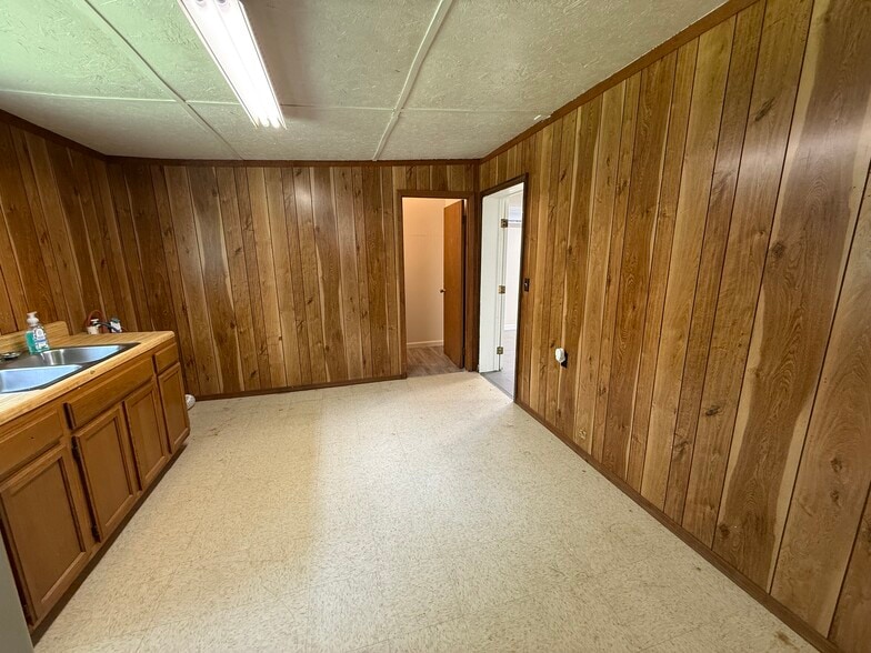 More Photos Of 1074 S Main St, Crossville Office Residential For Sale