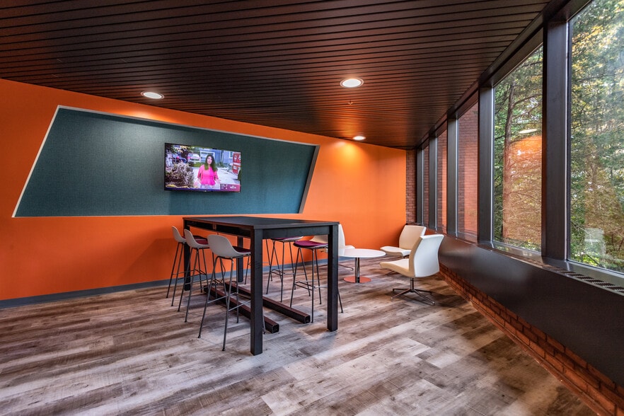 More Photos Of 20 Cabot Blvd, Mansfield Office For Lease