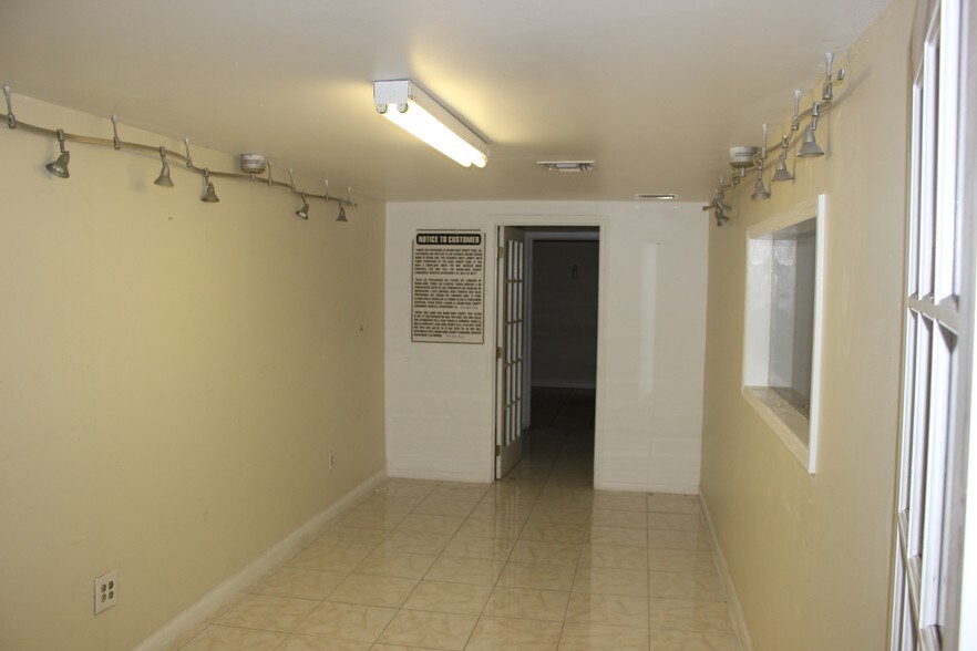 More Photos Of 4630-4666 SW 75th Ave, Miami Manufacturing For Lease