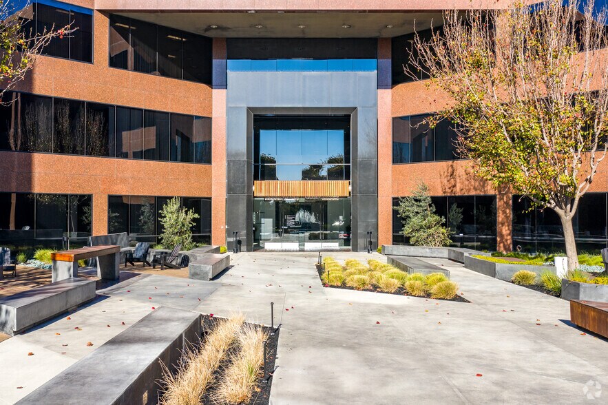 More Photos Of 2050 W 190th St, Torrance Office For Lease