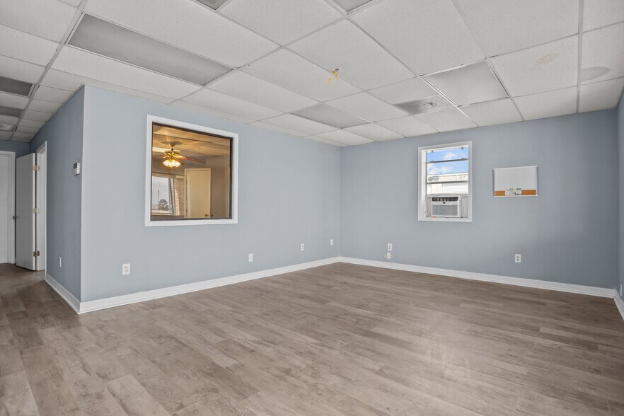 More Photos Of 1504 E Loop 304, Crockett Office For Sale