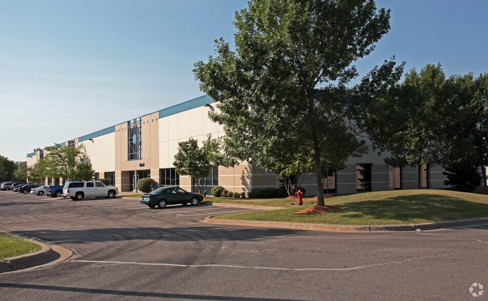 More Photos Of 2331-2373 Waters Dr, Mendota Heights Warehouse For Lease