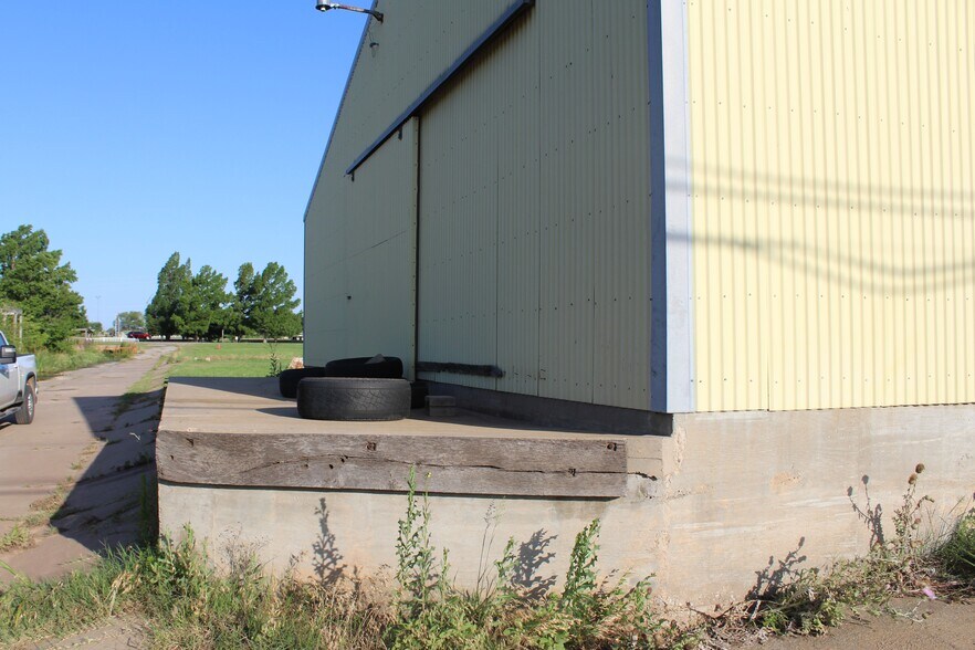 More Photos Of 2224 8th St, Woodward General Retail For Sale