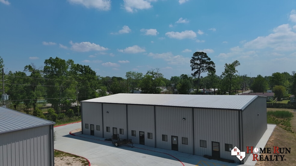 More Photos Of 837 Santa Fe St, Conroe Industrial For Lease