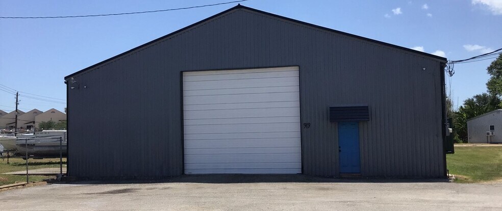 More Photos Of 921 Lawrence Rd, Kemah Industrial For Sale