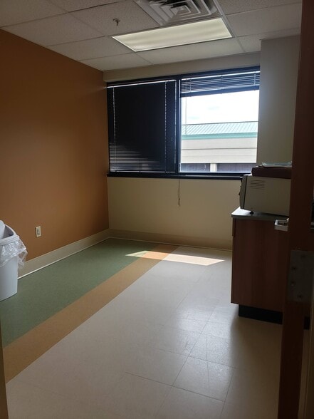 More Photos Of 49 Veronica Ave, Somerset Office For Sale