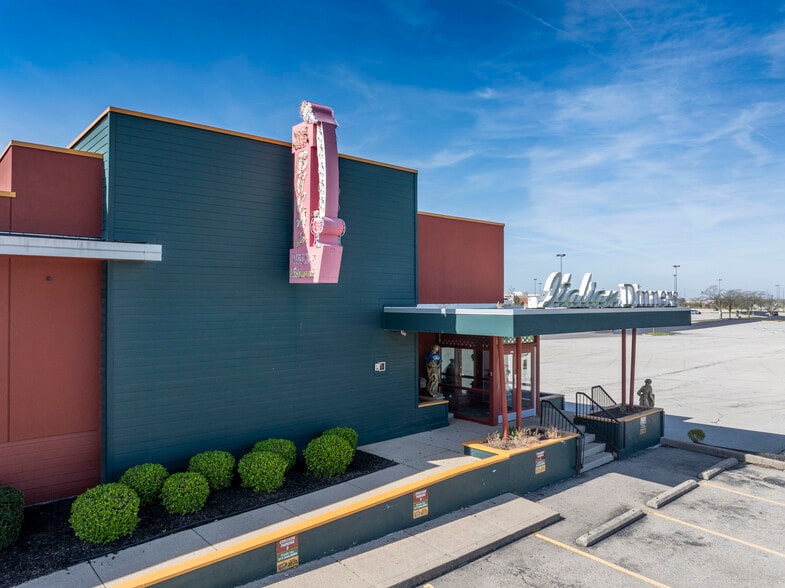 More Photos Of 6045 E 86th St, Indianapolis Restaurant For Sale