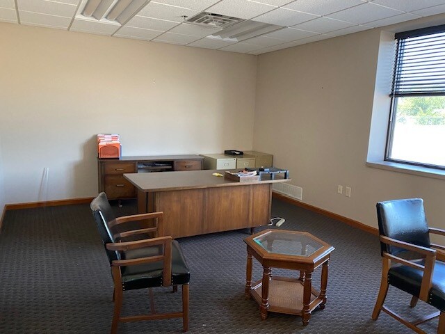 More Photos Of 955 E Diamond Ave, Evansville Manufacturing For Lease