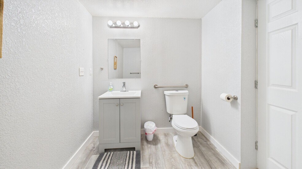 More Photos Of 2123 15th St, Lubbock Apartments For Sale