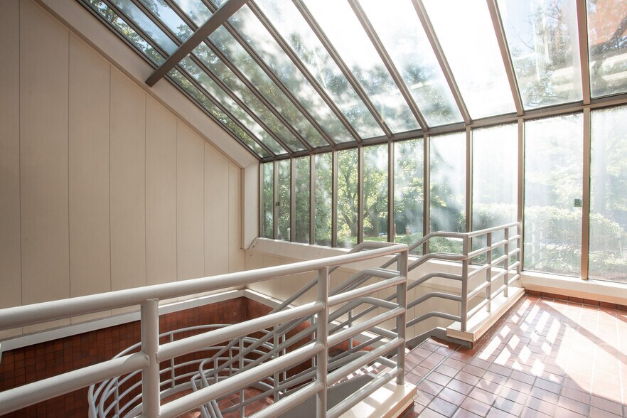 More Photos Of 1910 Association Dr, Reston Office For Lease