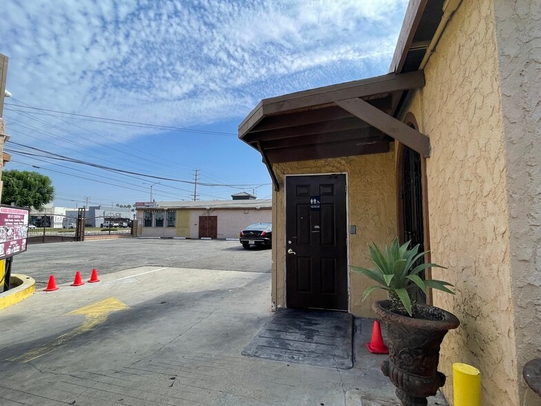 More Photos Of 13226 Rosecrans Ave, Norwalk Restaurant For Sale