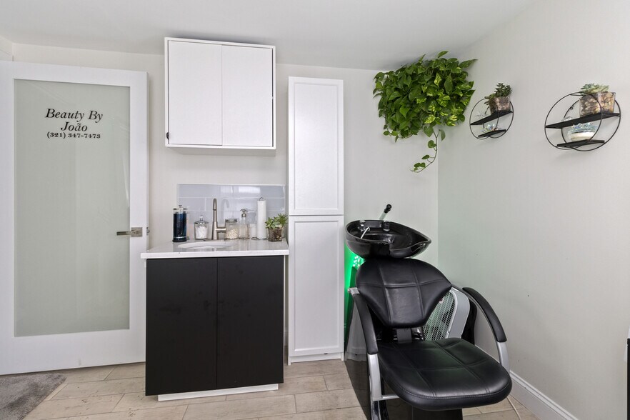 More Photos Of 712 Main St, Hyannis Storefront Retail Office For Sale