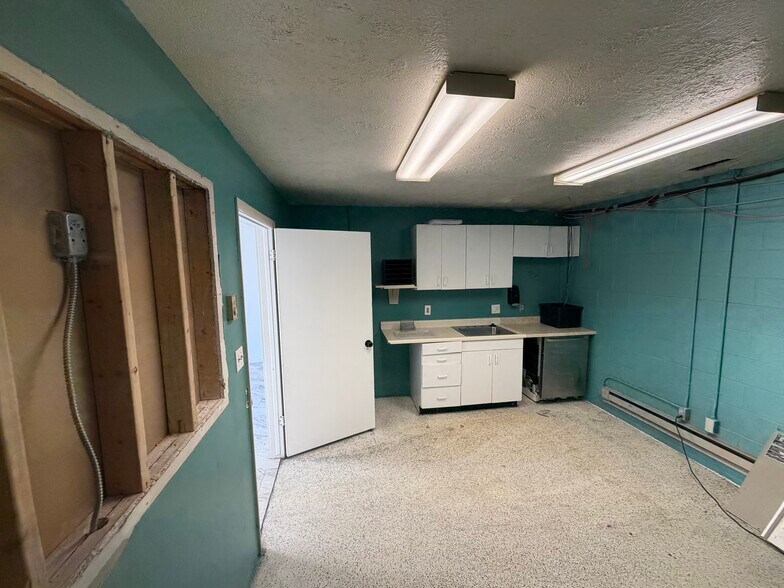 More Photos Of 1605 W 2100, Salt Lake City Light Distribution For Sale