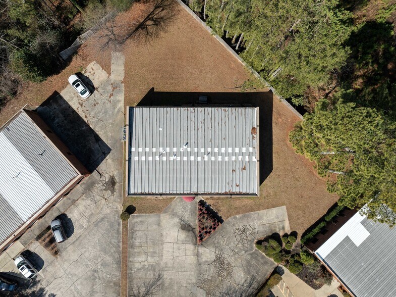 More Photos Of 125 Commerce Cir, Fayetteville Office For Sale