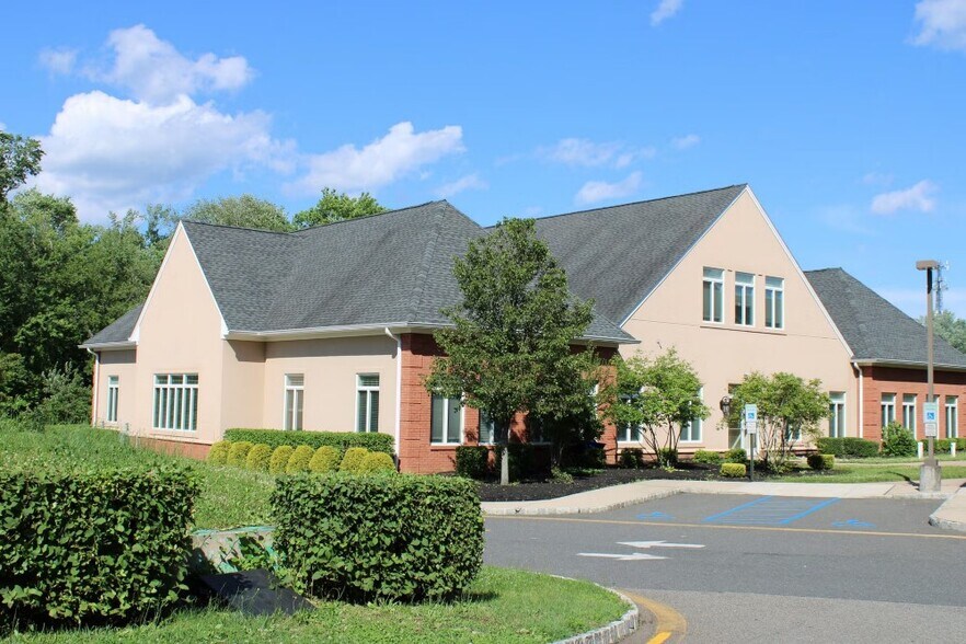 More Photos Of 516 State Route 33, Millstone Township Medical For Lease