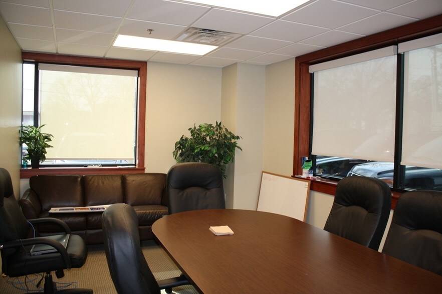 More Photos Of 500 W Main St, Branson Office For Lease