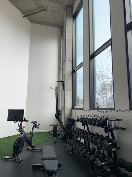 More Photos Of 3303 N Mississippi Ave, Portland Office For Lease