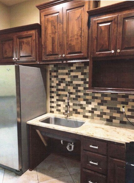 More Photos Of 2221 H G Mosley Pky, Longview Office For Sale