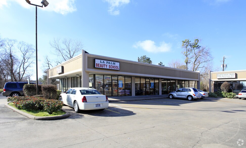 More Photos Of 9820-9930 Windmill Lakes, Houston Unknown For Lease