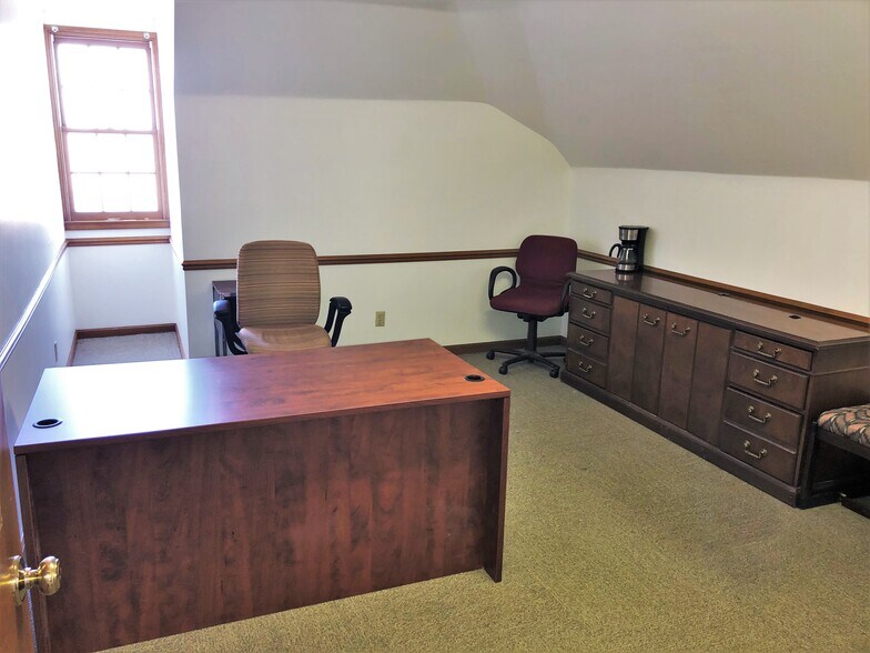 More Photos Of 11019 N Towne Square Rd, Mequon Office For Lease