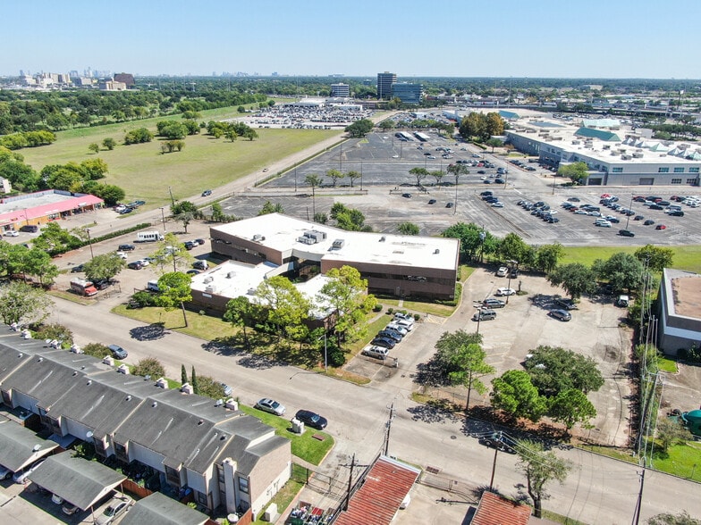 More Photos Of 9207 Country Creek Dr, Houston Office For Sale