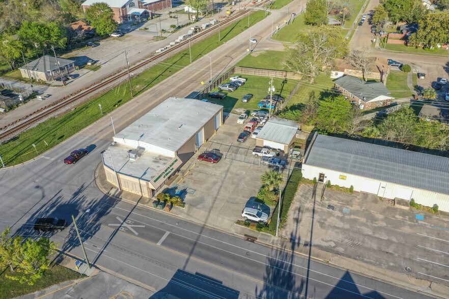 More Photos Of 198 Main St, Biloxi Light Distribution For Sale