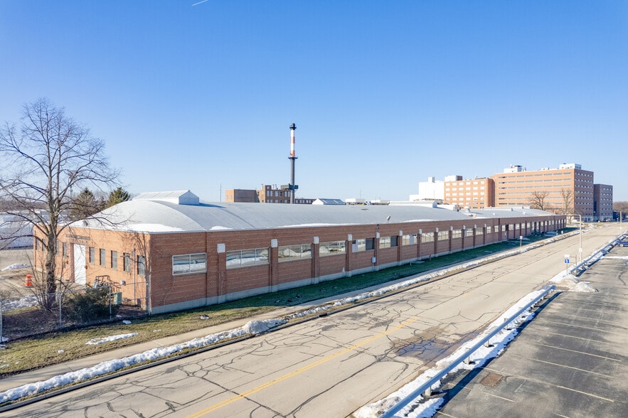 More Photos Of 702 Oscar ave, Madison Showroom For Sale