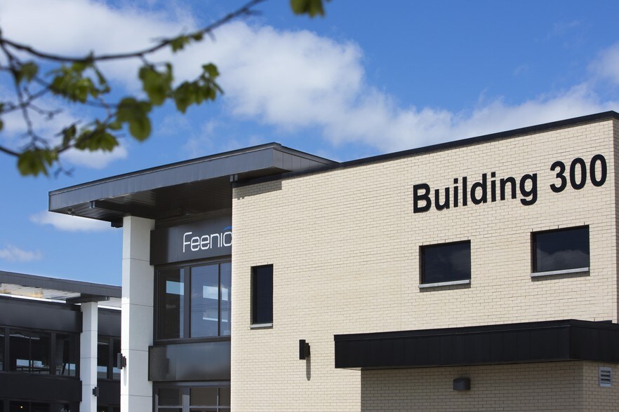 More Photos Of 2310 St Laurent Blvd, Ottawa Showroom For Sale