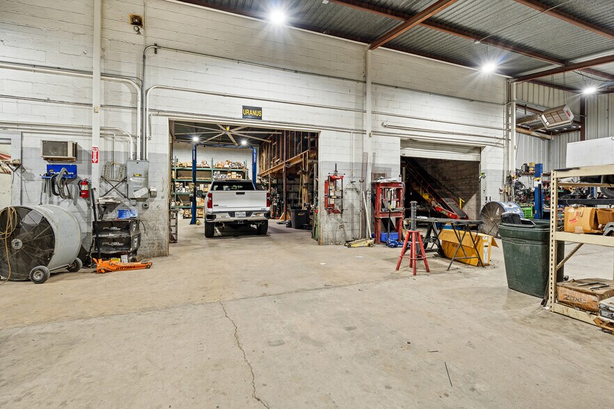 More Photos Of 2238 NW Loop 410 Fwy, San Antonio Auto Repair For Sale