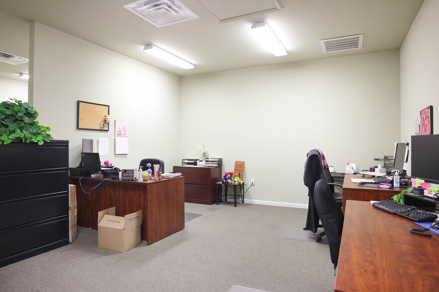 More Photos Of 8860 Oakland Rd, San Antonio Office For Sale