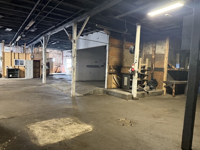 More Photos Of 31 Scott St, New Bedford Service For Sale