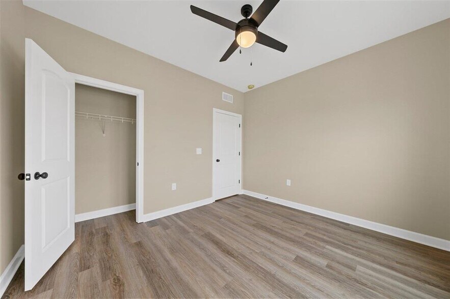 More Photos Of 721 Plano Rd, Bowling Green Apartments For Sale