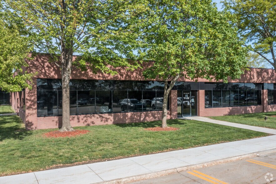 More Photos Of 7065 Vista Dr, West Des Moines Office For Lease