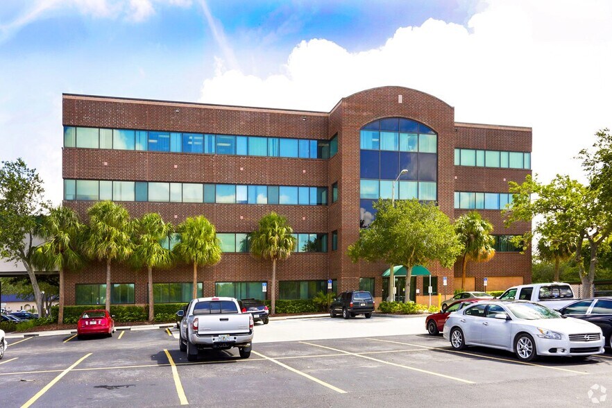 Primary Photo Of 6450 38th Ave N, Saint Petersburg Medical For Lease
