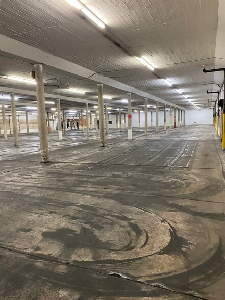 More Photos Of 3301 N Santa Fe Ave, Oklahoma City Warehouse For Lease