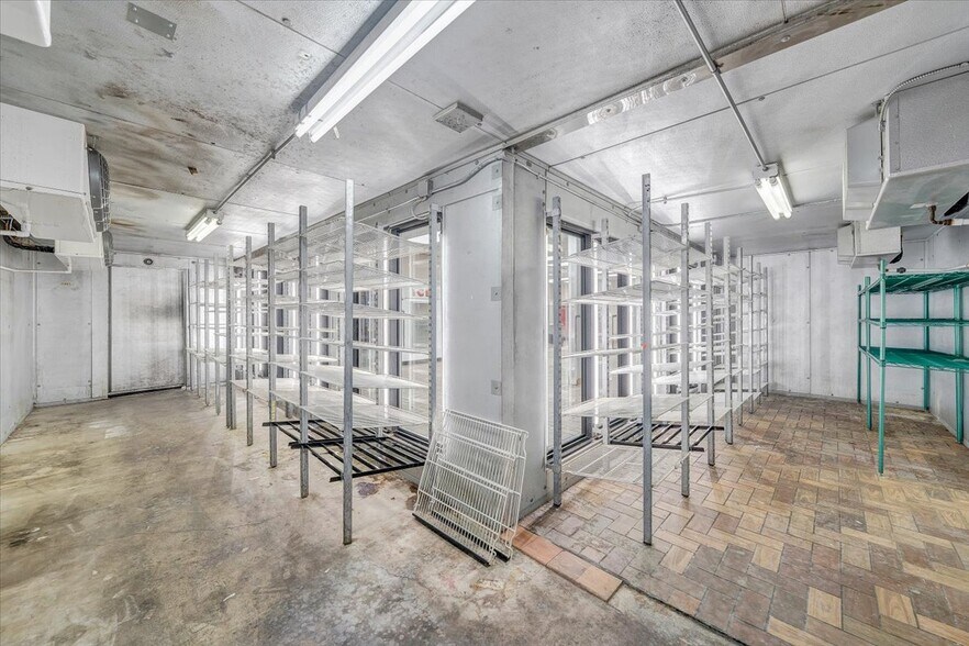More Photos Of 1000 Electric Rd, Salem Convenience Store For Sale