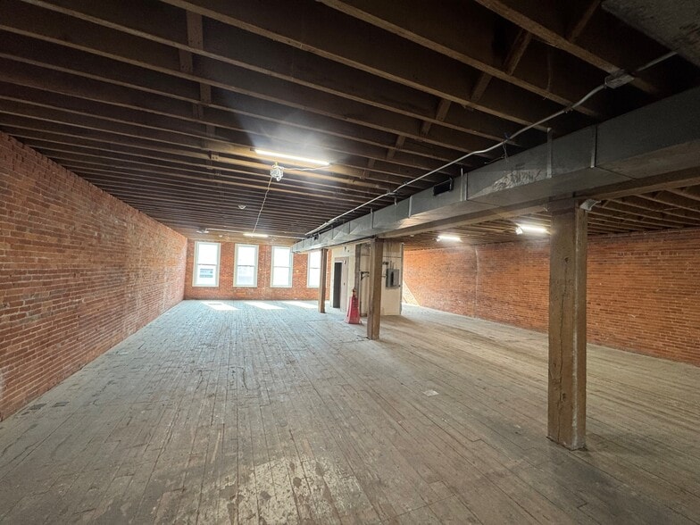 More Photos Of 126 W Columbia St, Fort Wayne Office For Sale