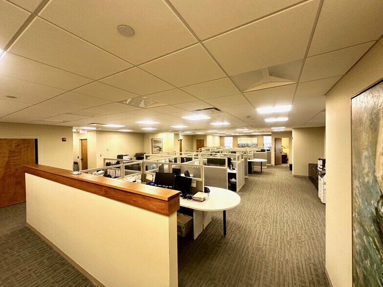 More Photos Of 377 Oak St, Garden City Office For Sale