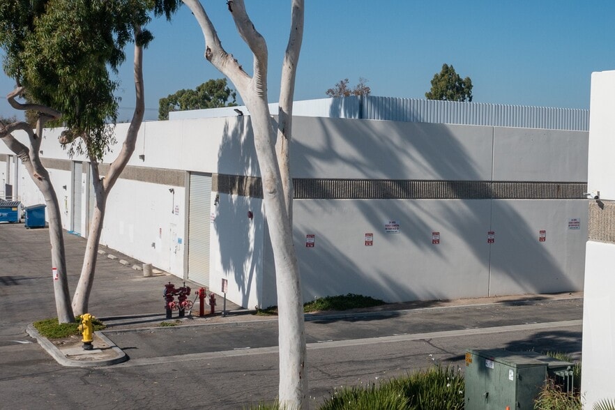 More Photos Of 1940-1964 W Corporate Way, Anaheim Warehouse For Lease