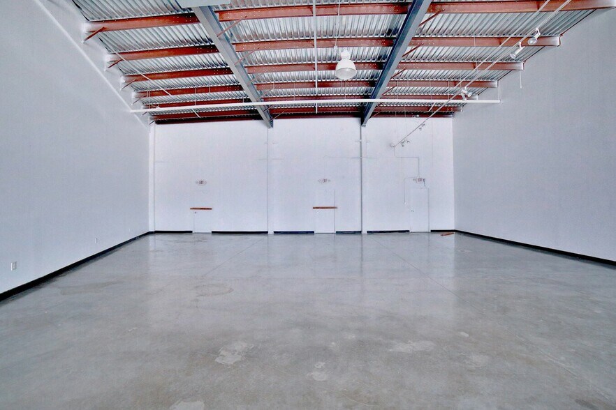 More Photos Of 11130 Gulf Fwy, Houston Storefront Retail Office For Lease