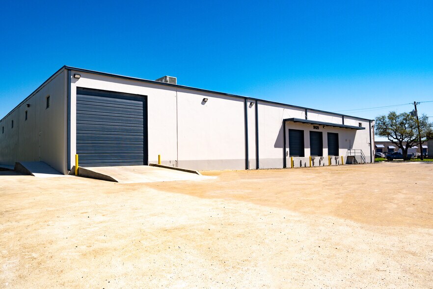 More Photos Of 9121 King Arthur Dr, Dallas Manufacturing For Lease