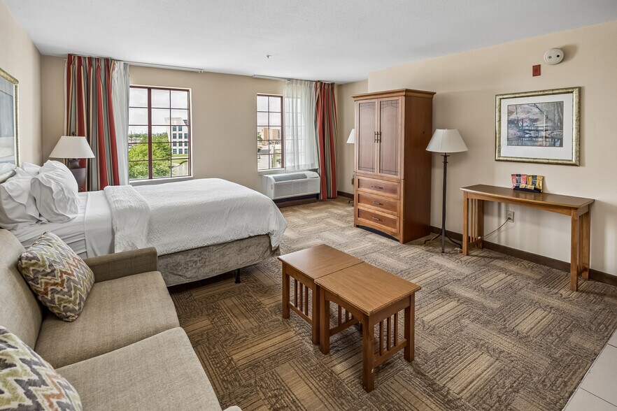 More Photos Of 10750 Gessner Rd, Houston Hotel For Sale