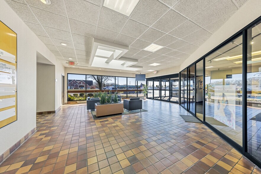 More Photos Of 13131 Tesson Ferry Rd, Saint Louis Medical For Lease