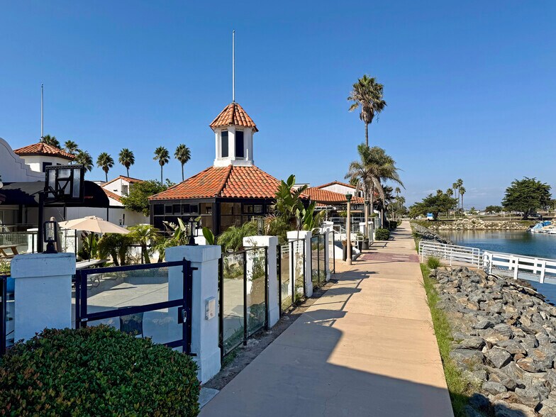 More Photos Of 2800-2840 Harbor Blvd, Oxnard General Retail For Sale